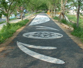 桜並木の遊歩道